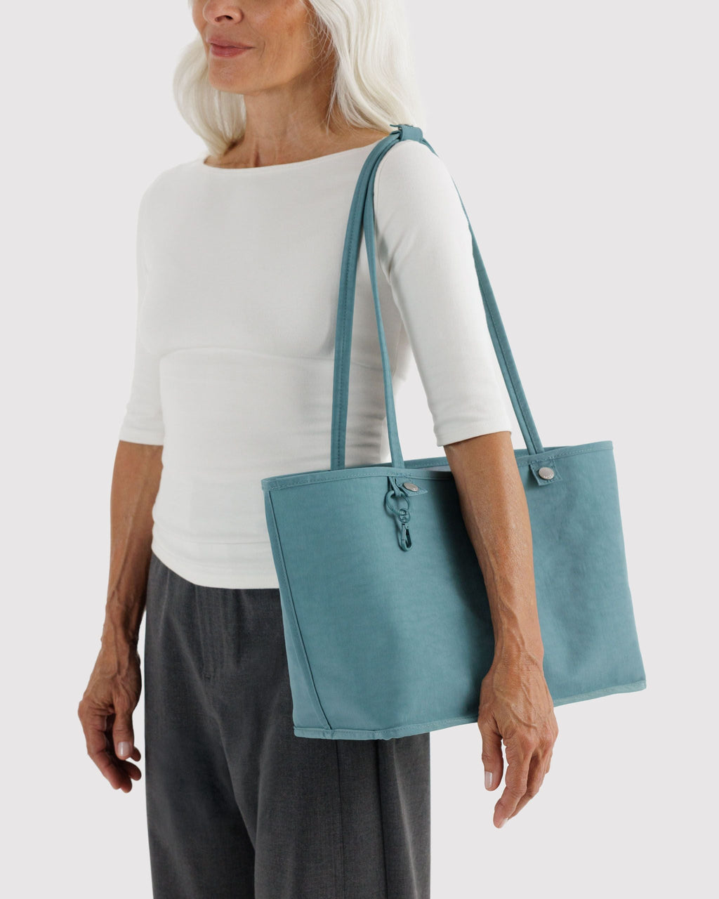 MEDIUM NYLON REVERSIBLE TOTE