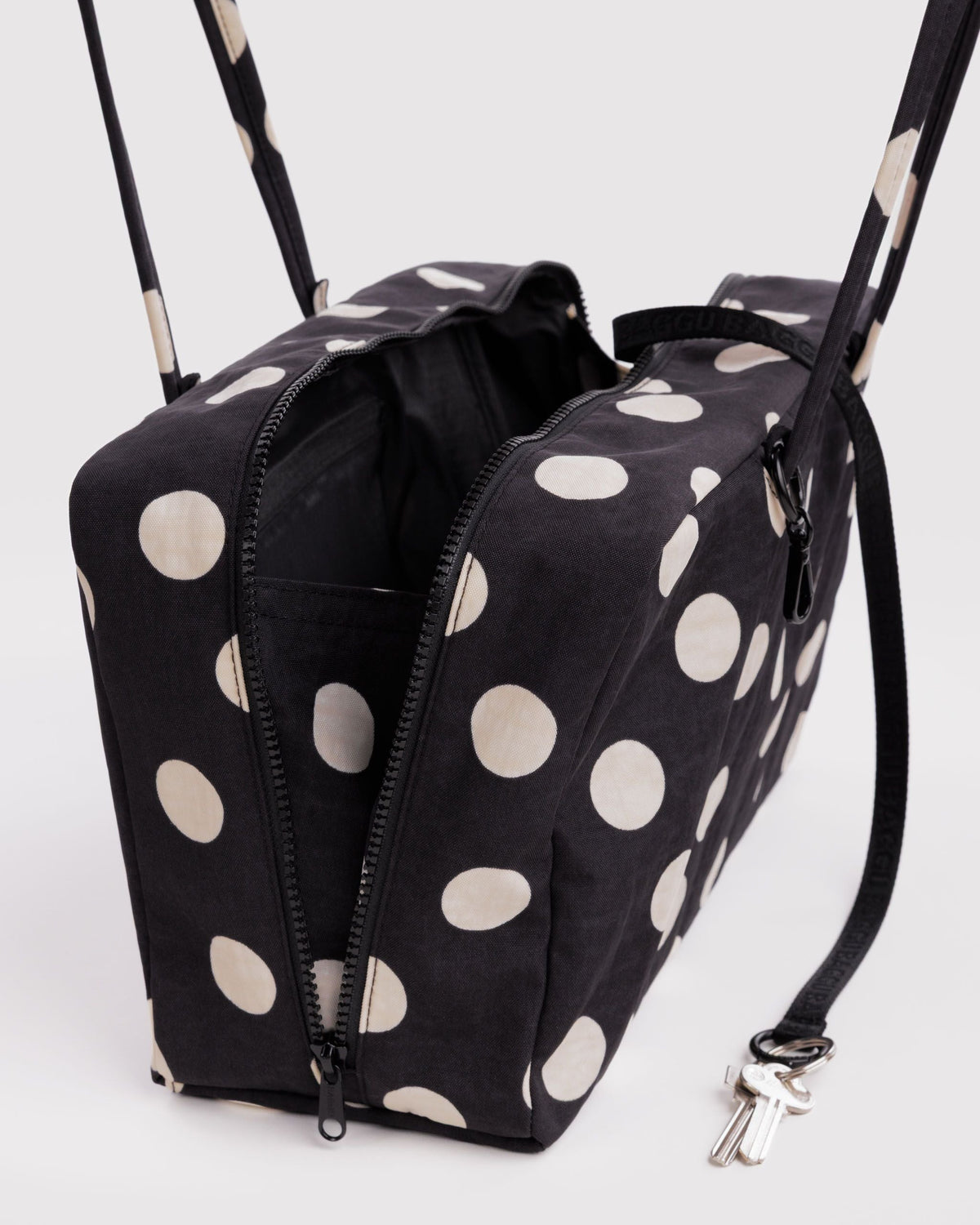 MEDIUM NYLON BOWLER BAG