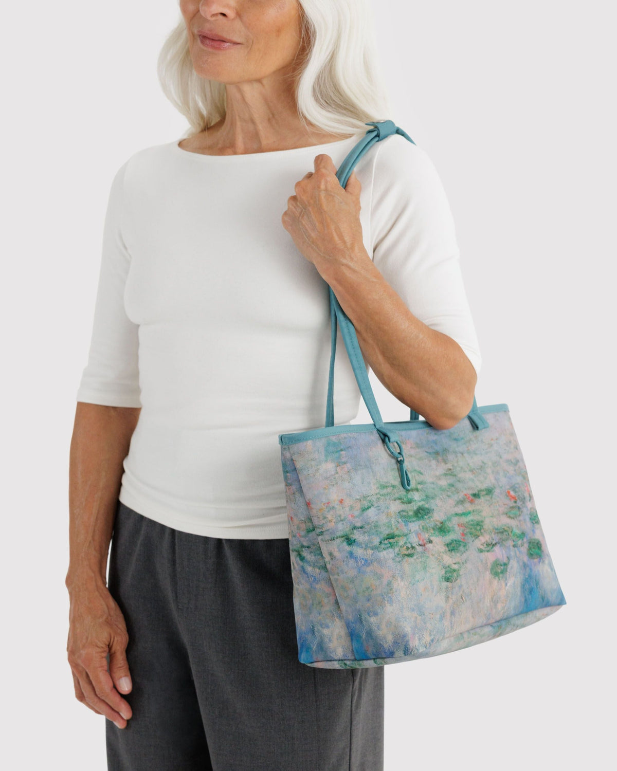 MEDIUM NYLON REVERSIBLE TOTE